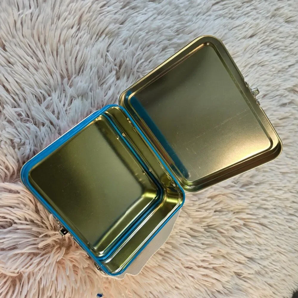 Peanuts Mini Tin Carrying Case Fabulous Girls Vintage 1999 Like New